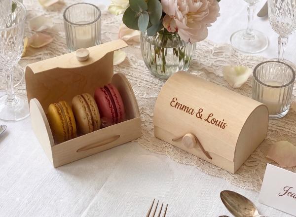 Boîte macaron ouverte mariage personnalisée