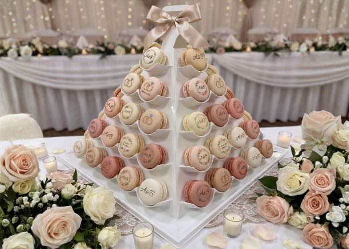 Pyramide triangle de macarons pour mariage